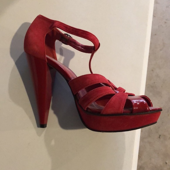 Red heels - Picture 2 of 3